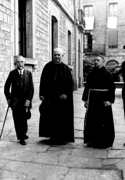 Telesforo_Telesforo_Aranzadiko_antropologoa_Resurrecion_Maria_de_Azcue_eta_Aita_Donostia_folkloristekin.-Arg-Indalecio-Ojanguren