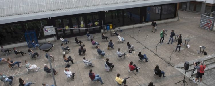Bat-bateko pandemiari bertsotan