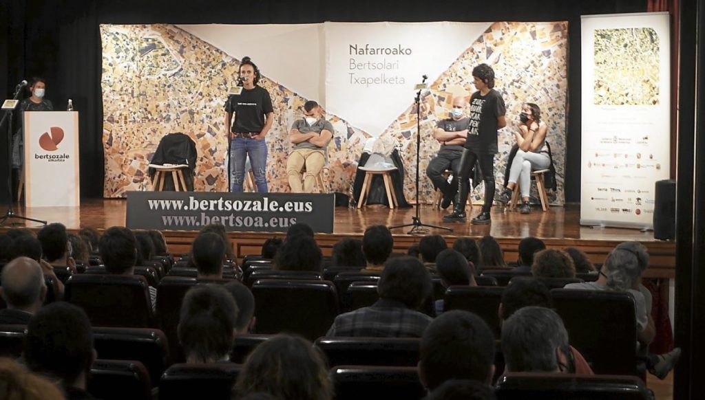 Nafarroako emakume bertsolariak saretzen eta taldea indartzen ari dira Nafarroako emakume bertsolariak saretzen eta taldea indartzen ari dira
