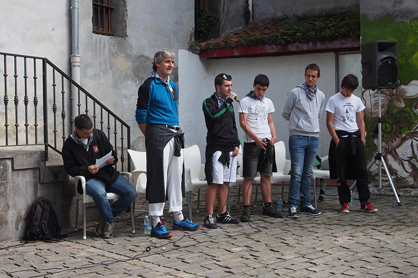 Zorionak Leitzako bertso eskolari Zorionak Leitzako bertso eskolari