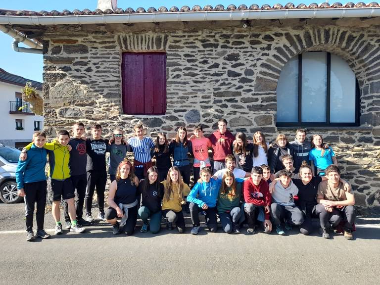 13-20 urte bitarteko gazteentzako egonaldi bat antolatu du Lasturren