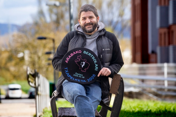 Txapela beste batzuen buruan ikusten nuen