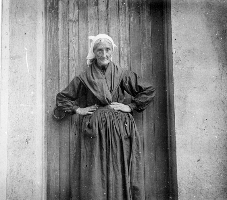 Eskuak gerrian Eskuak gerrian